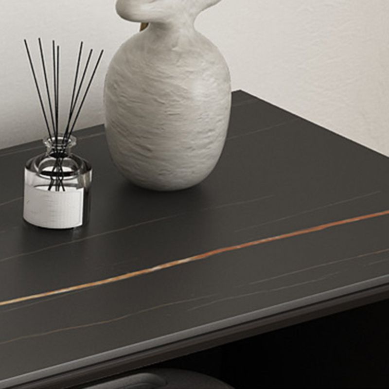 Servidor de comedor de madera de ingeniería moderno de un aparador negro con cajones y almacenamiento