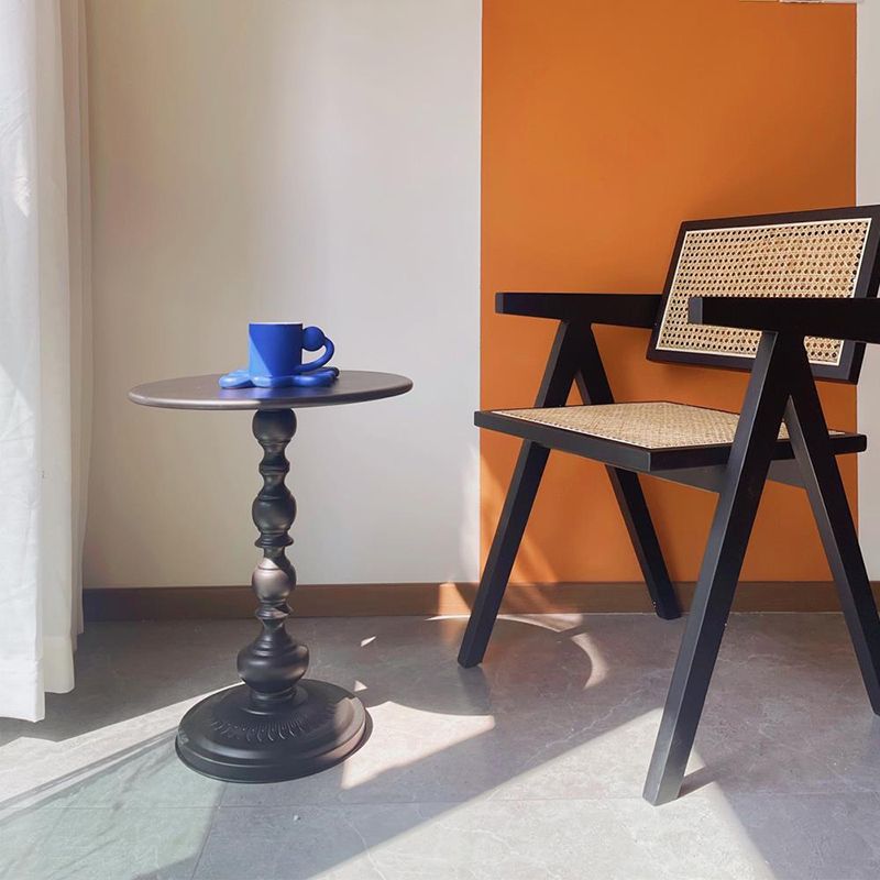 中世紀のエンドテーブル鉄台座丸いリビングルームサイドテーブル