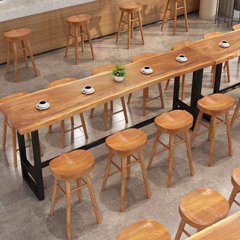 Mesa de bar rectangular industrial con altura de barra de madera maciza con base de caballete