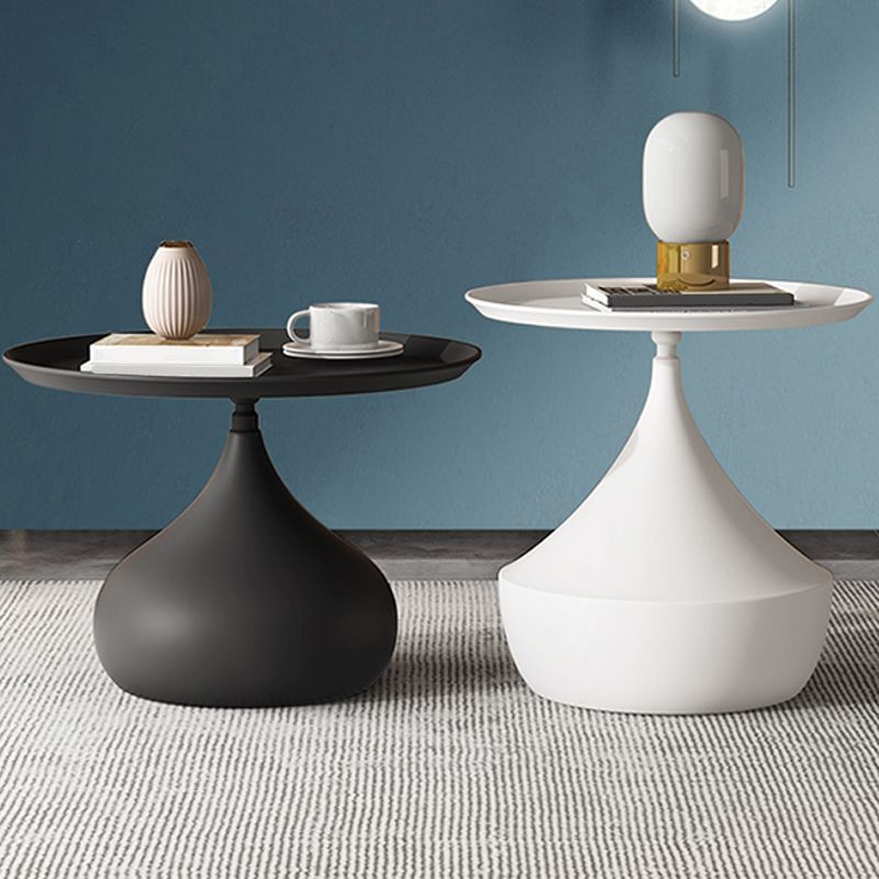 Tavolino in ferro rotondo della metà del secolo set da tavolo da cocktail vassoio piedistallo