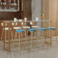 Moderner, barhoher Bistro-Bartisch mit Kunstmarmorplatte und goldenem Sockel