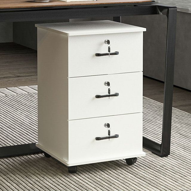 Gabinete de madera tradicional con 3 cajones y castores de archivos verticales