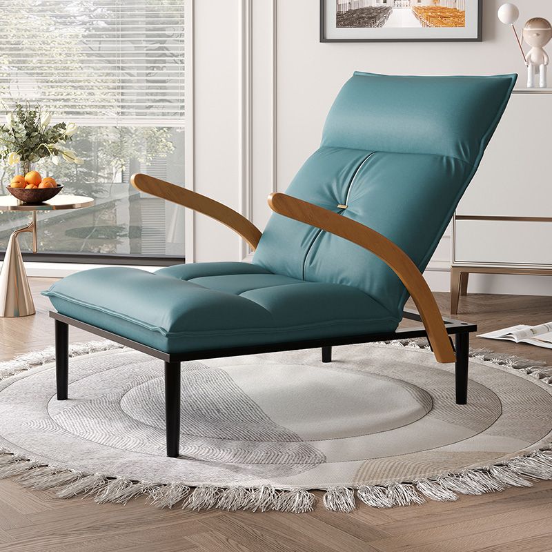 Chaise en cuir fausse 26,7 "L x 37,4" W x 37,4 "H Armes incluses pour chambre à coucher