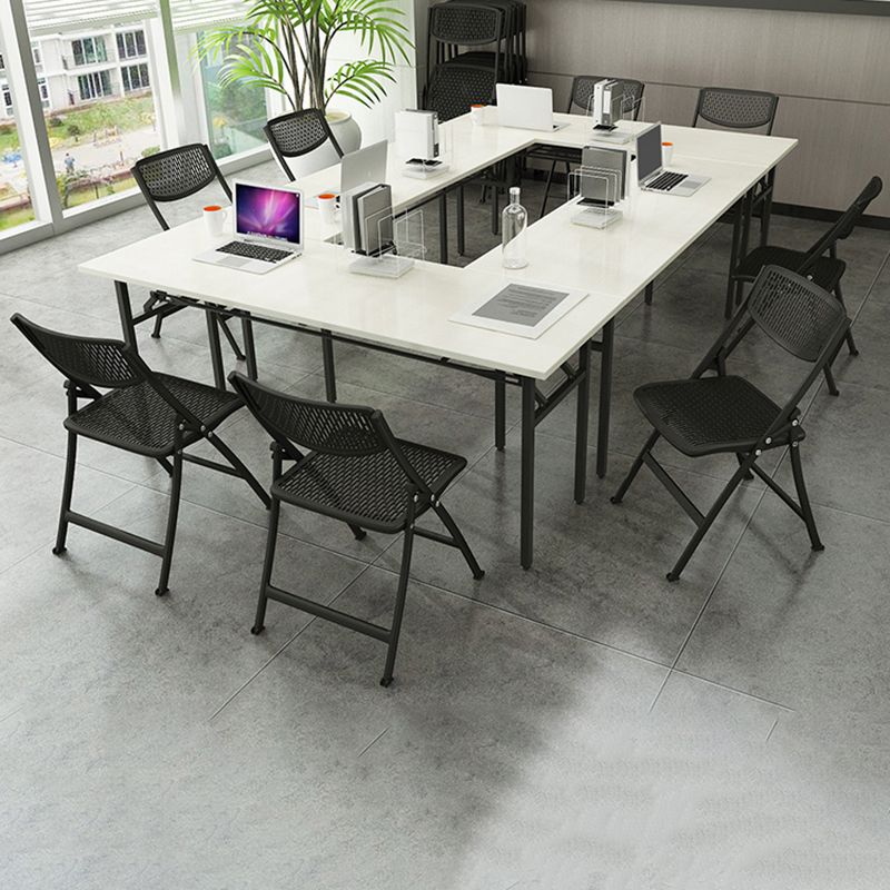 Eigentijdse ijzeren frame conferentie stoel vouwen plastic armloze stoel