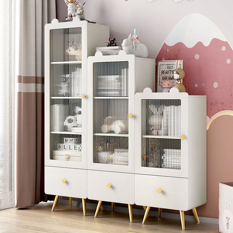 Eigentijdse boekenkast gesloten terug verticale plank boekenkast met ladeopslag