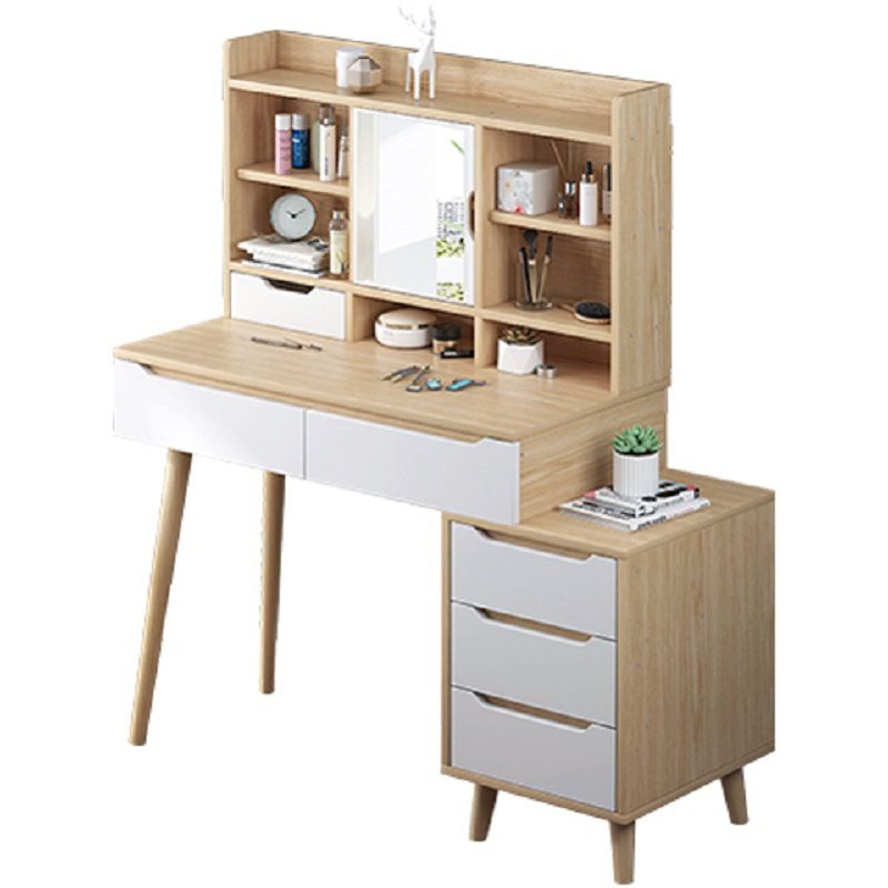 Skandinavischer Waschtisch mit Schubladen und Regalen und Spiegeln