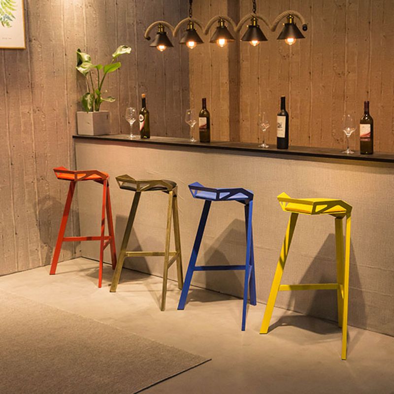 Modern Geometric Bar Stool Footrest Bristol Counter and Bar Stool with Iron Legs Clearhalo 'Bar Furniture' 'Bar Stools' 'bar_stools' 'furn' 'furn_bar_stools' 'furniture_bar_stools' 'Kitchen & Dining Furniture' 'kitchen&dining_furn' 'kitchen' 'kitchen_furn' Furniture' 1200x1200_a6fc3aa4-7d8a-46bd-99e2-9eb0cbb007ac