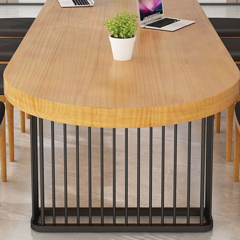 ソリッドウッドライティングデスクインダストリアルスタイルの楕円形のそりベースオフィスデスク