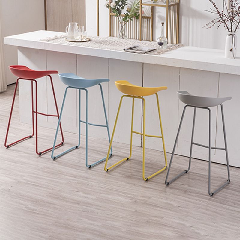 Modern Armless Backrest Counter Stool Iron Bar Stool with Plastic Seat Clearhalo 'Bar Furniture' 'Bar Stools' 'bar_stools' 'furn' 'furn_bar_stools' 'furniture_bar_stools' 'Kitchen & Dining Furniture' 'kitchen&dining_furn' 'kitchen' 'kitchen_furn' Furniture' 1200x1200_a7f658a4-cd90-46e7-a2e1-e65cfd35d745