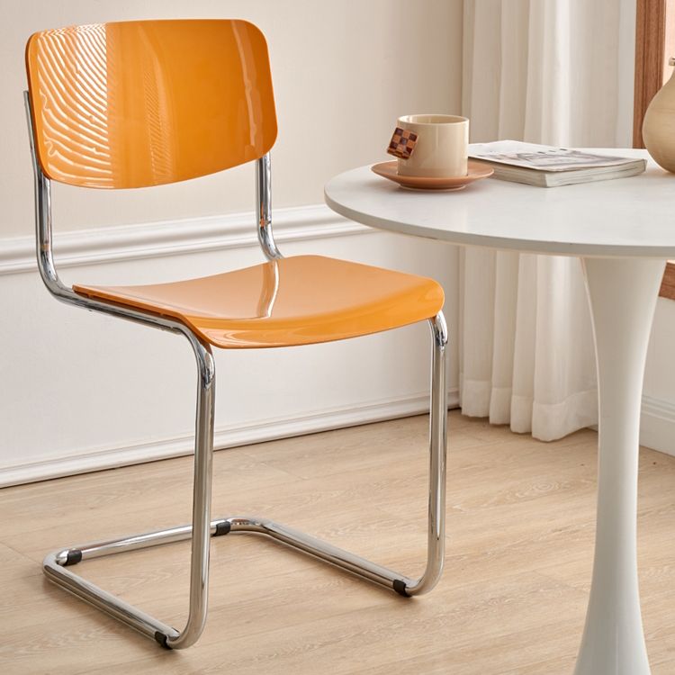 Zeitgenössischer Esszimmer Silber Bein offener armloser Esstuhl