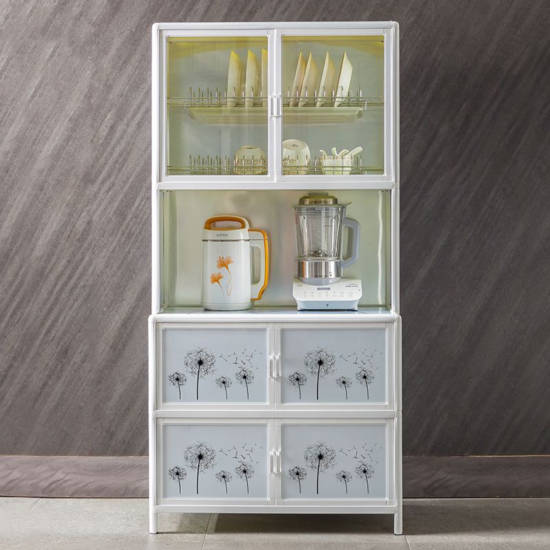 Sala da pranzo moderni mobili a buffet vetro e deposito