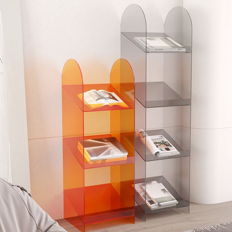 Libreria moderna di libreria standard aperta con scaffali