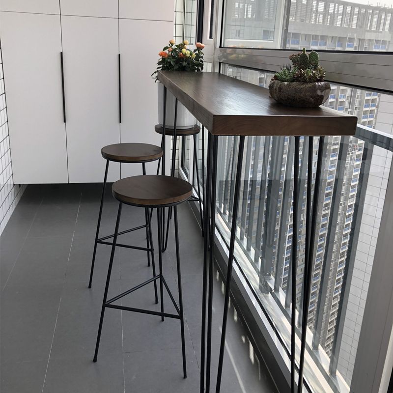 Tavolo da bar marrone in legno massiccio gambe nere e tavolo da bar di base in metallo