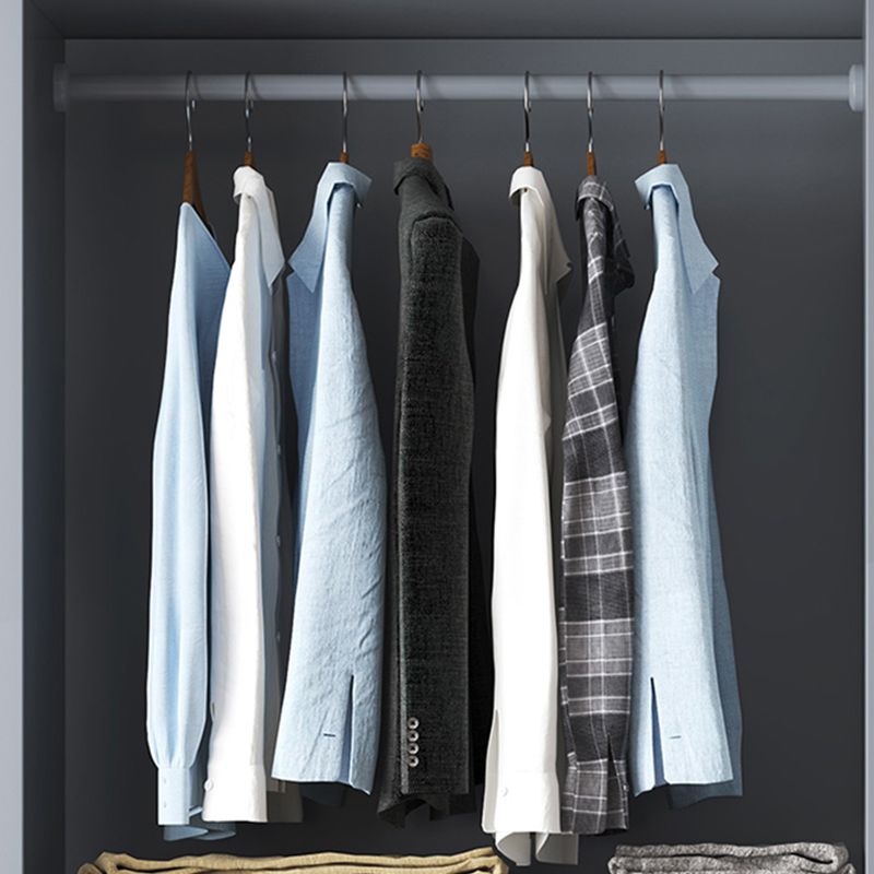 Il tradizionale telaio in legno in legno in legno in legno artestanding del guardaroba con gambe