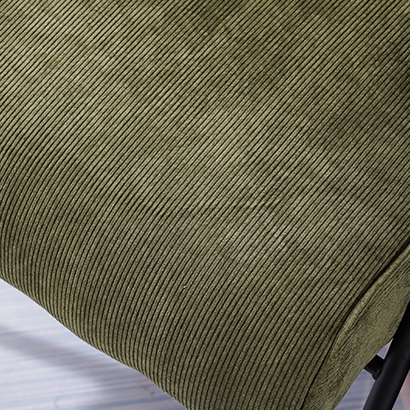 Poltrona di accento moderno di metà secolo in velluto a coste e metallo