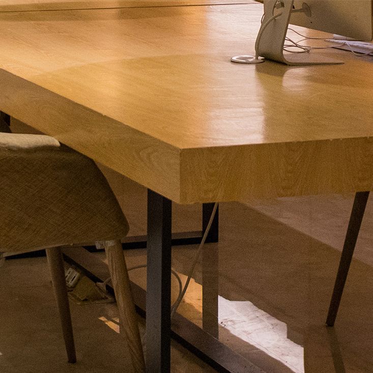 Massief hout rechthoekig schrijfbureau industriële vergaderbalie voor kantoor