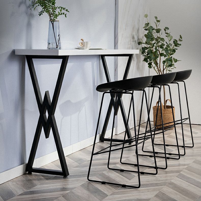 Tavolo da bar in legno in solido bianco tavolo da bistrot industriale con telaio in metallo nero