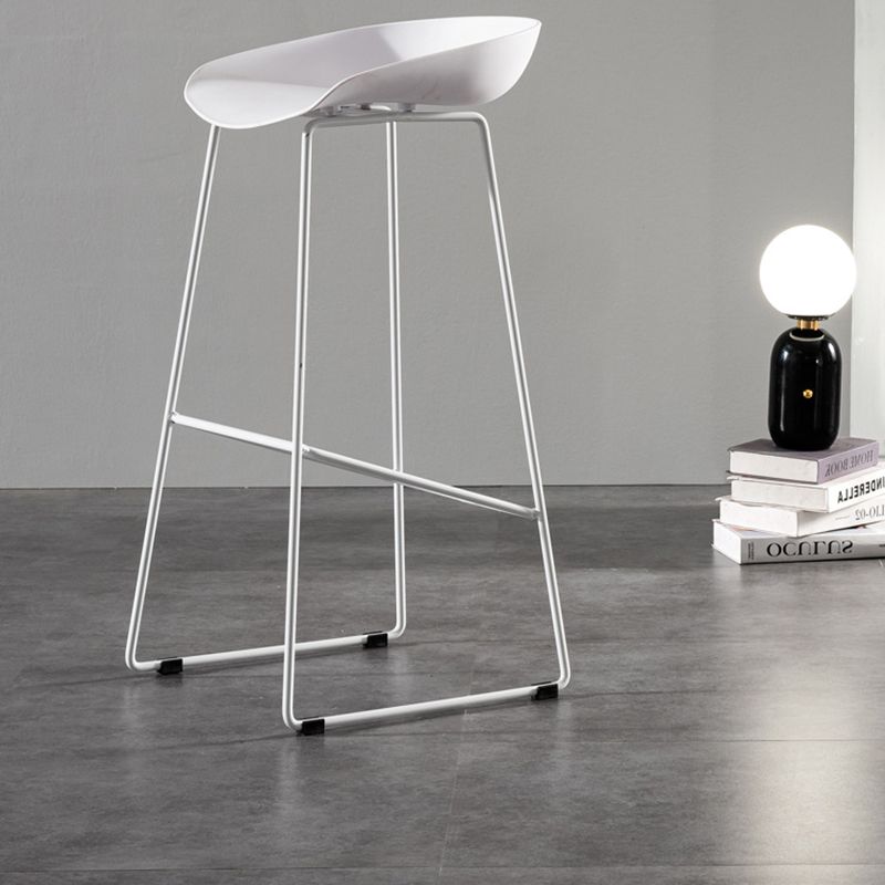 Taburetes de altura de mostrador de metal Glam con taburete de bar con reposapiés para interiores
