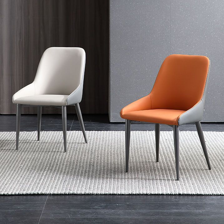 Silla de comedor de cuero moderna silla parsons con patas de matal en acabado mate para casa