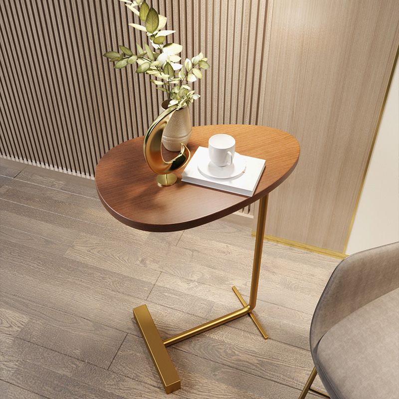 Mesa geométrica de mesa lateral modernista C de metal C con tapa de mármol