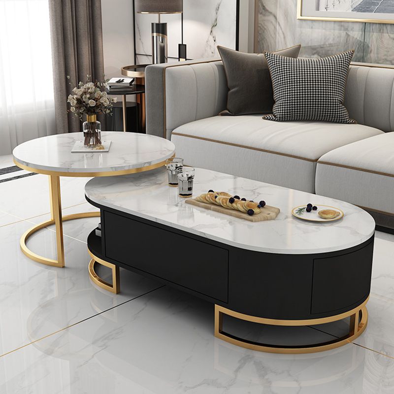 Table basse à base de piédestal Glam blanche avec plateau en pierre et base en métal