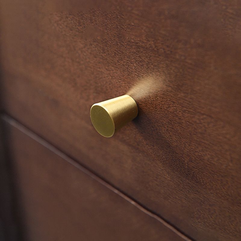 Coffre d'accentuation en bois massif avec des tiroirs 4/5/6/7 et des jambes droites