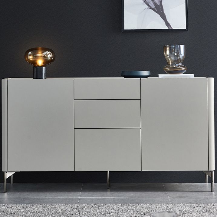 Server da pranzo in pietra grigia e buffet in legno con cassetti