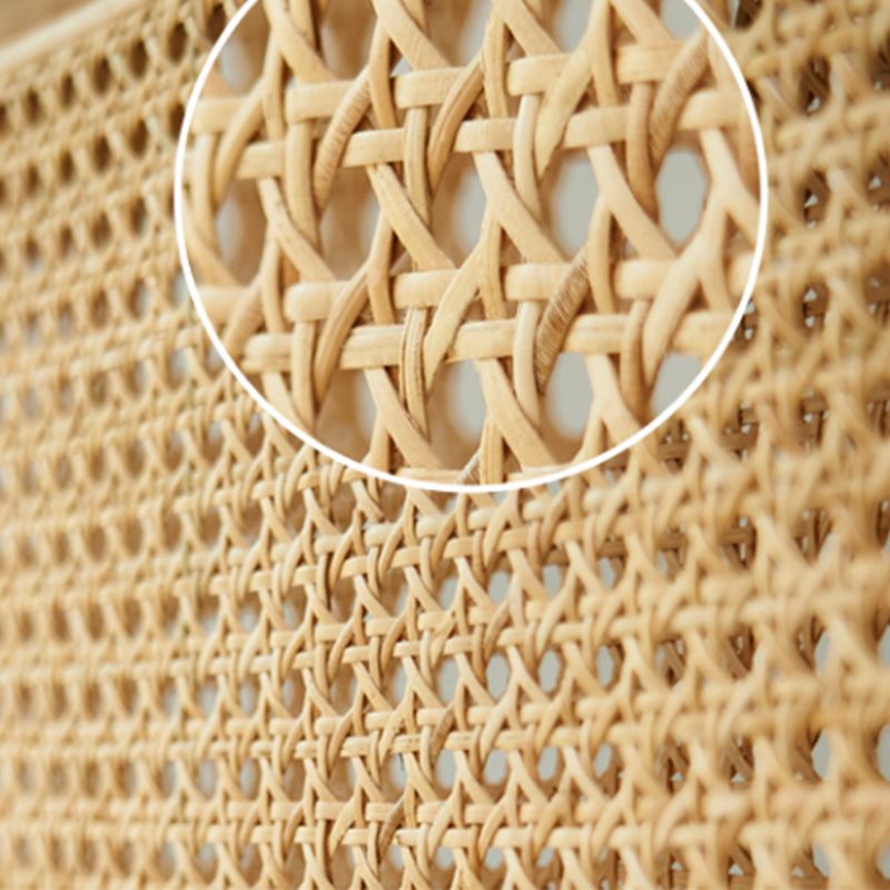 Cama de estilo de ratán tropical en marrón con cabecero y pie