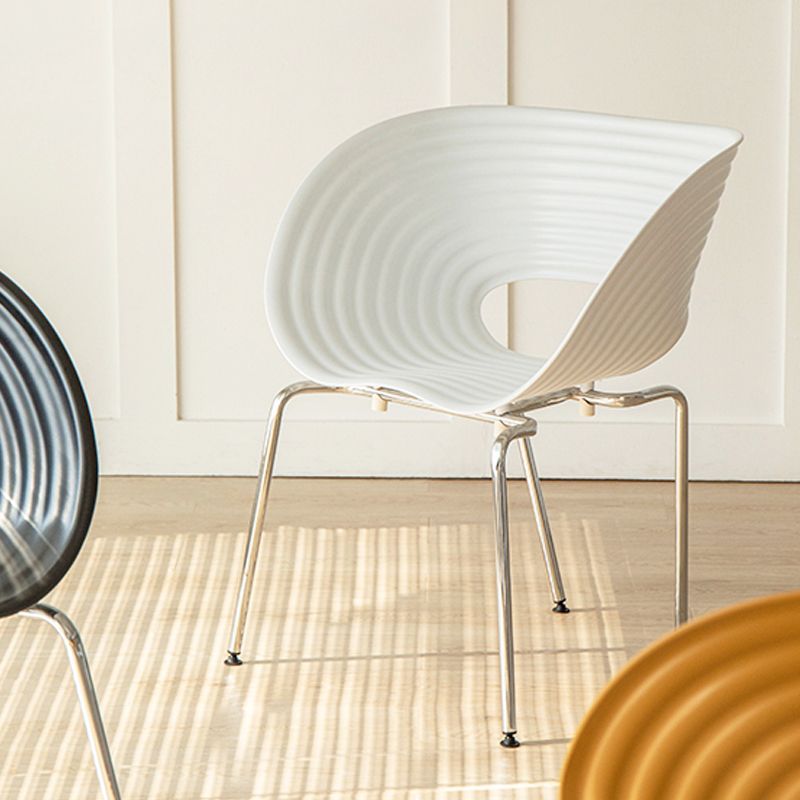 Eigentijdse plastic arm eetstoel in matte afwerking voor thuis