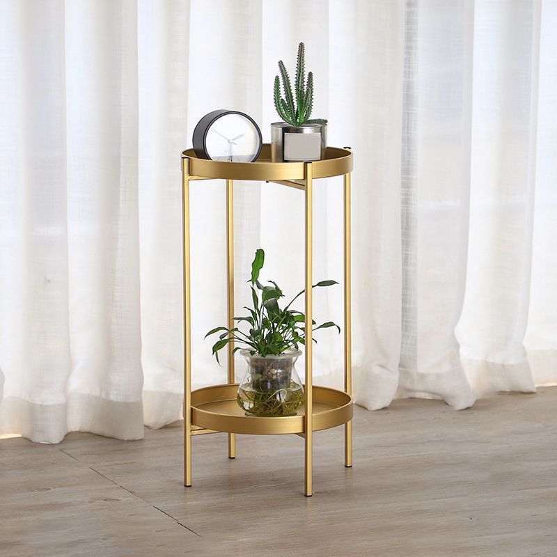 Tavolo laterale superiore del vassoio rotondo della metà del secolo Metal 4 gambe tavolino con scaffale