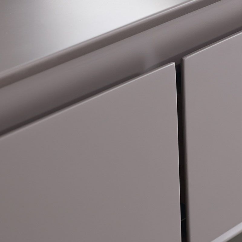 鏡と引き出しを備えた灰色の木製の虚栄心の虚栄心