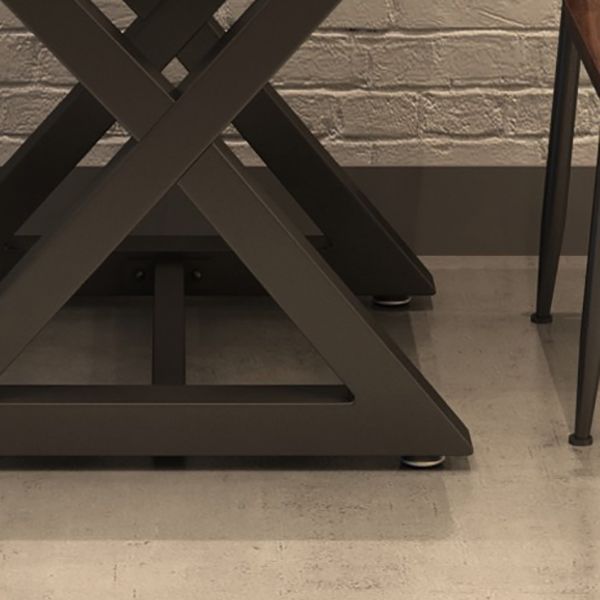 Table de bois en pin industriel pour la table à manger carrée du restaurant avec base de chevalets