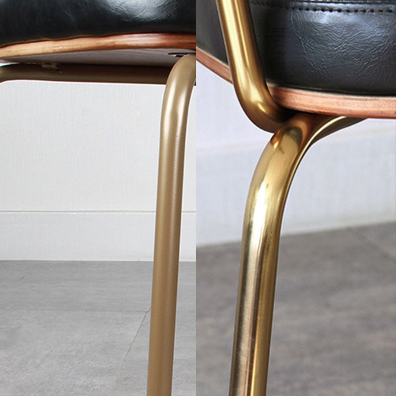 Sedia brasserie in pelle industriale sedia da pranzo nera aperta con gambe dorate
