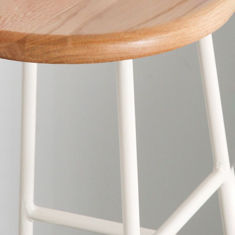 Taburete moderno sin brazo sin espalda de barra de hierro con asiento y pedal para café