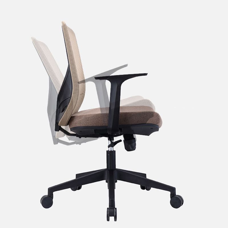 Eigentijdse fauteuil met vaste armleuningen, bruine bureaustoel met middenrug