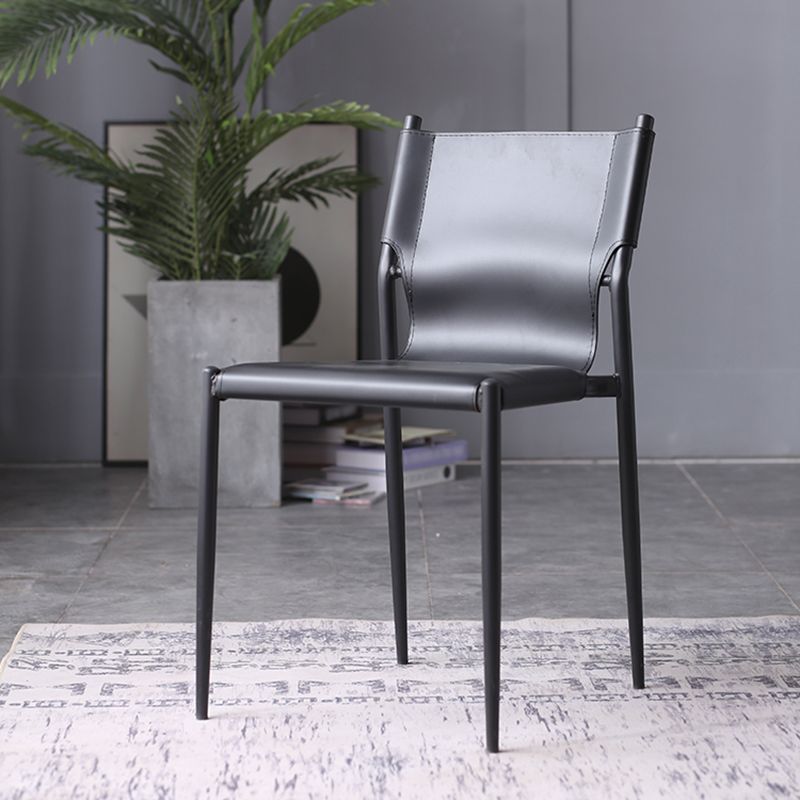 Moderne eenvoudige zijstoel kleurrijke faux lederen kant eetkamerstoel voor woonkamer