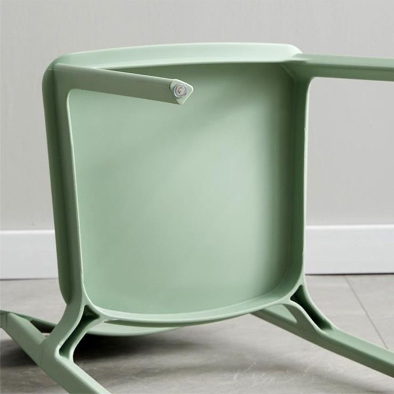 Sedia da pranzo per la sala da pranzo a casa sedia da pranzo con pila di plastica posteriore