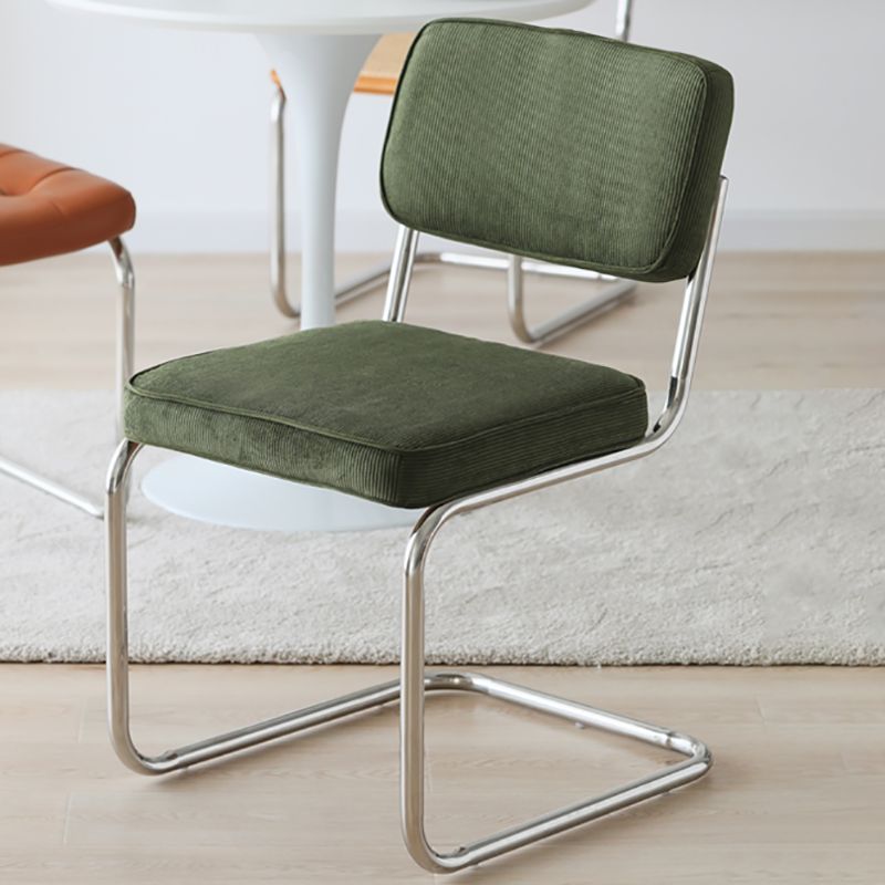 16.54 "広いスカンジナビアスタイルのシングルソファチェア固定されたバックされた腕のない椅子