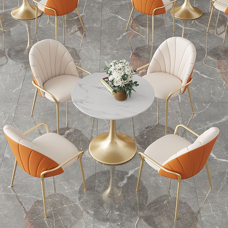 Sedia per sala da pranzo in metallo glam braccio laterale in pelle sintonizzata per uso del ristorante