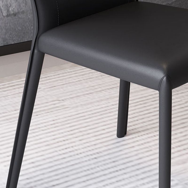 Chaise latéral en cuir moderne finition mate avec ailes pour salle à manger