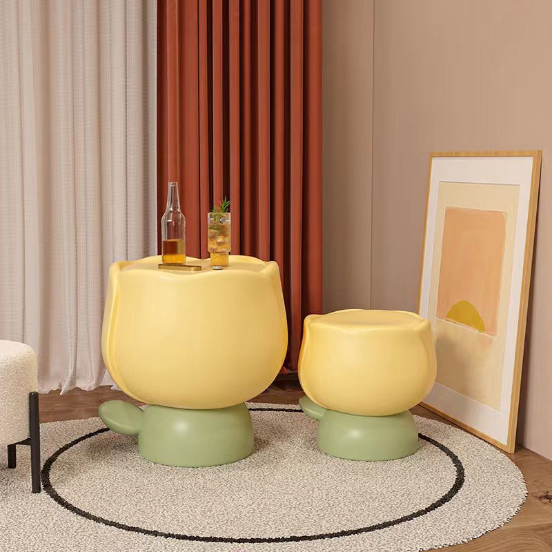 Resin Coffee or End Table in Flower Shape with 1 Legs Contemporary