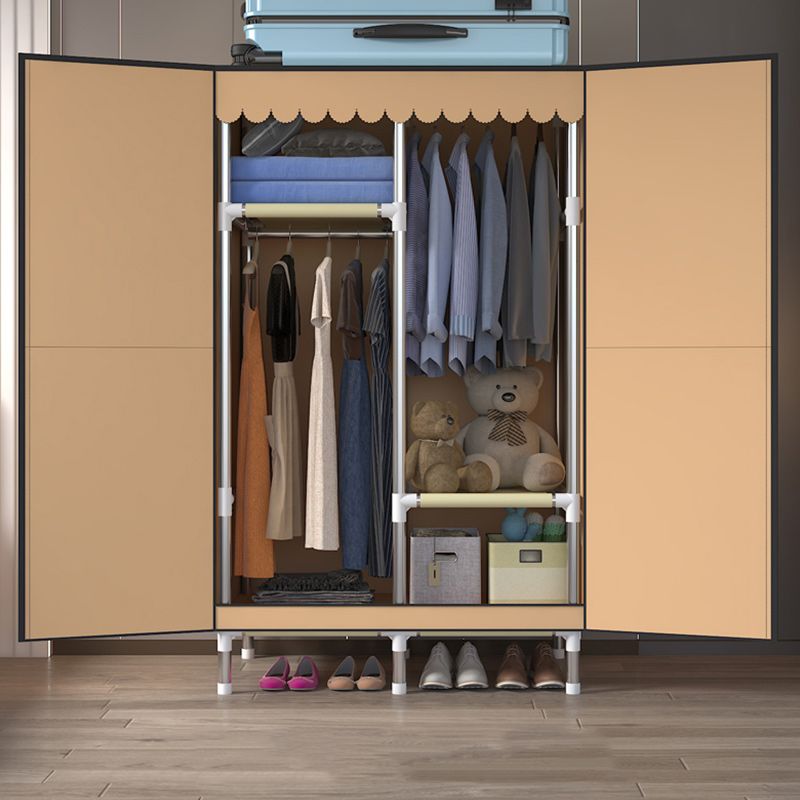 Armario de marco de metal plateado Armario de vestuario de estilo moderno para dormitorio