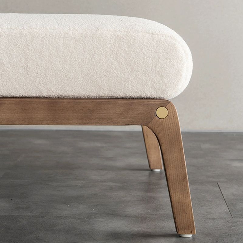 Divano chaise longue scandinavo imbottito. Poltrona chaise longue a due braccioli in beige
