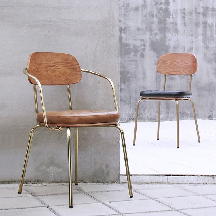 Sedia brasserie in pelle industriale sedia da pranzo nera aperta con gambe dorate