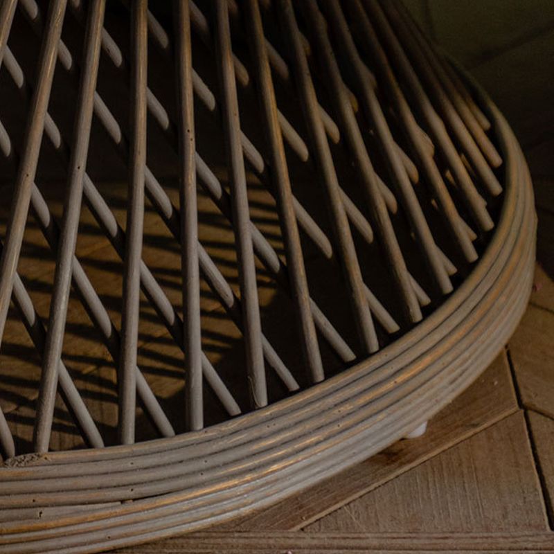 リビングルーム用の丸い熟成フレームベースを備えたフランスのカントリースタイルのサイドテーブル