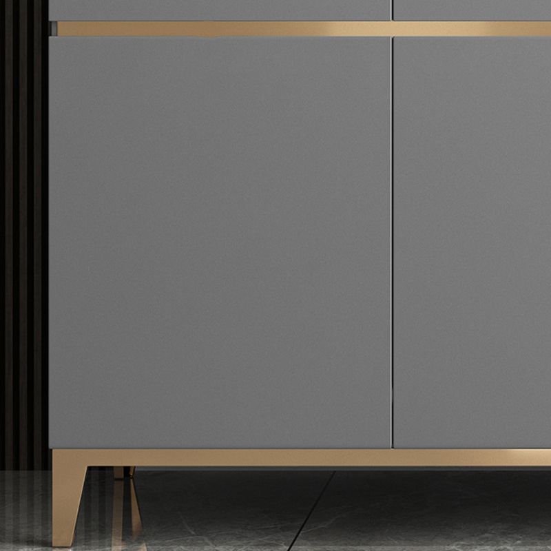 Tavolo da sideboard in pietra a buffet da pranzo in stile glam con cassetti e armadi