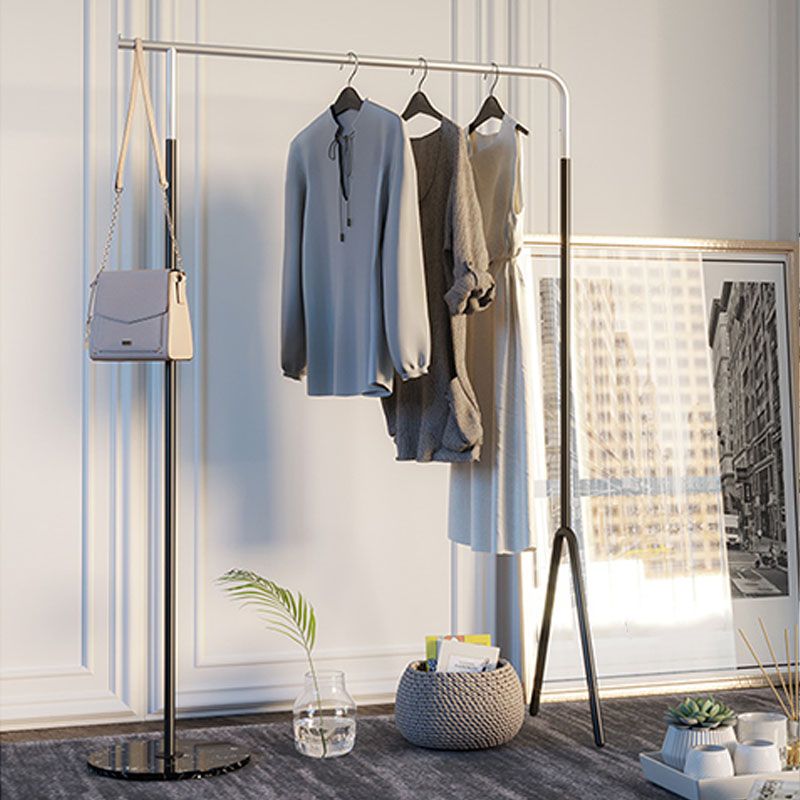 Approfondito industriale in stile minimalista per cappotto metallizzato