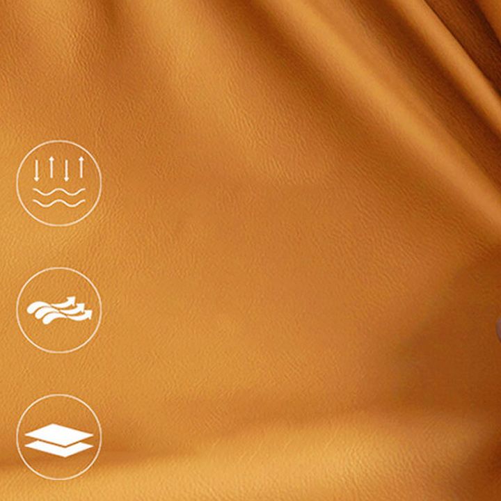 Hedendaagse oranje en witte gebogen bank in leer met hellende armen