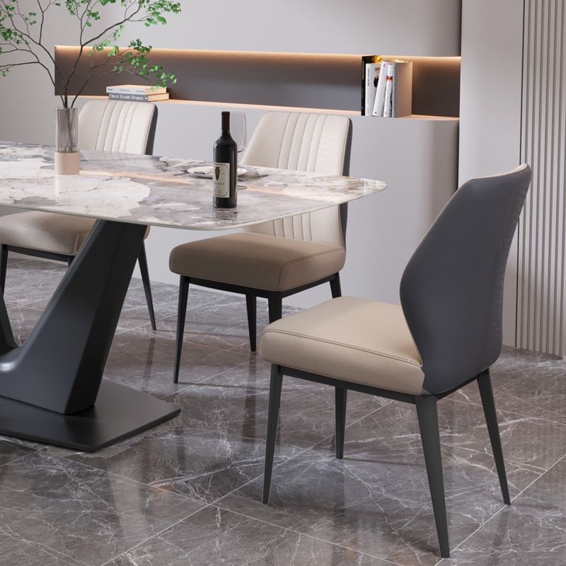 Tavolo da pranzo in metallo in pietra in pietra sinterizzato moderno con sedie