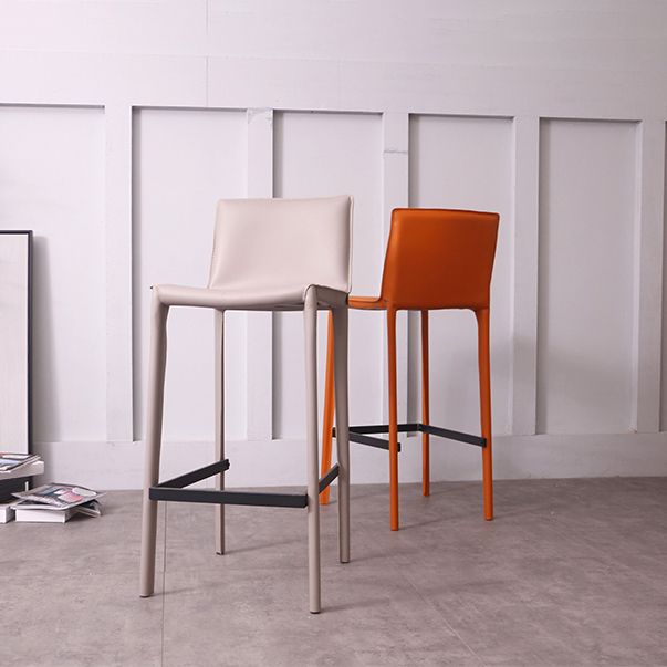 Tabourets d'intérieur glamour avec des jambes en cuir